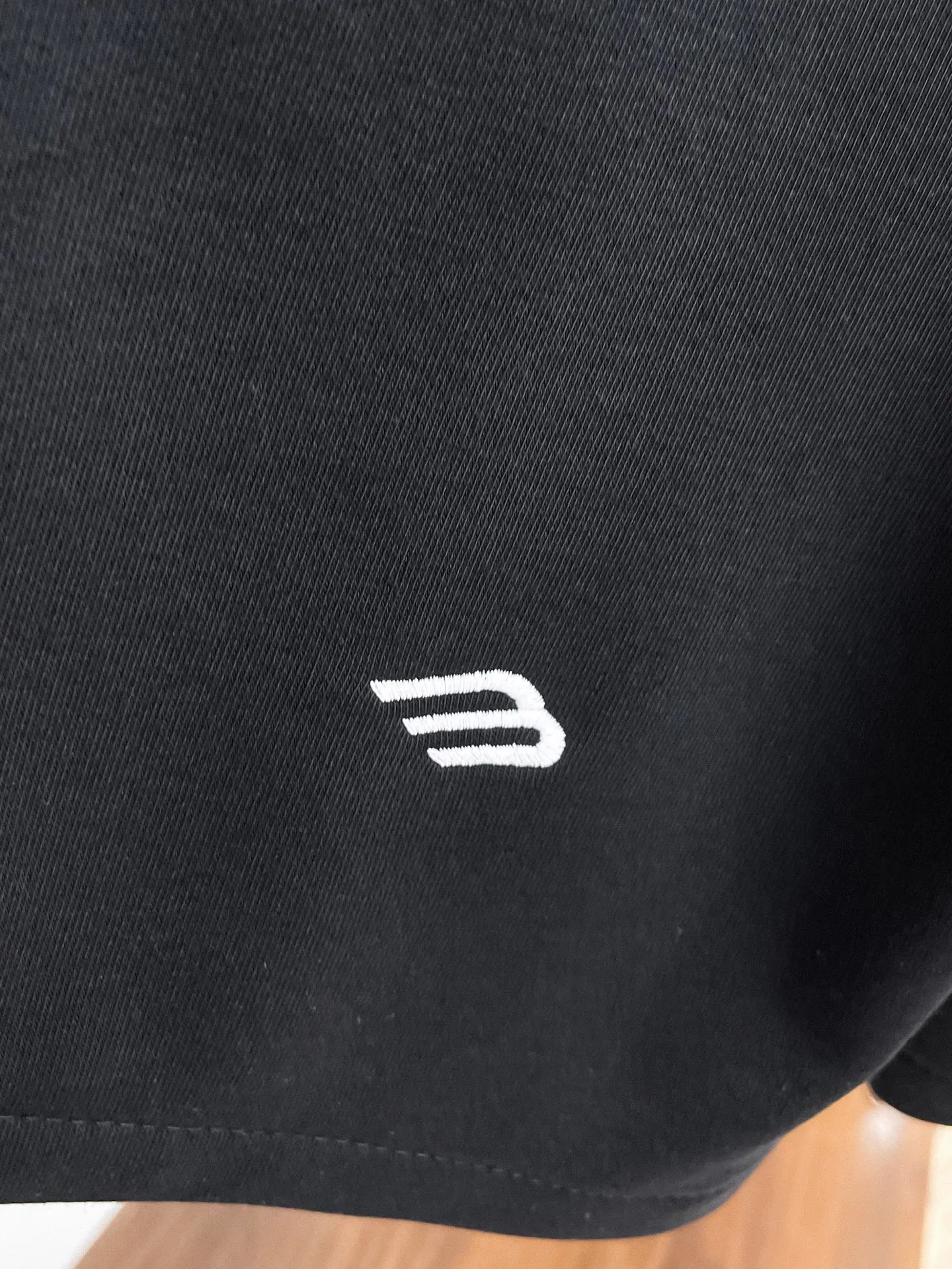 Balenciaga's three-standard complete 2026 summer New Arrival men's casual shorts, advanced custom-made Breathable fabric, Breathable fabric, extremely stretchy and comfortable, impeccable details, top-grade accessories, original logo design concept, delicate and soft feel! The upper body fit is awesome! Size: M-XXXL Please state your height and weight when ordering